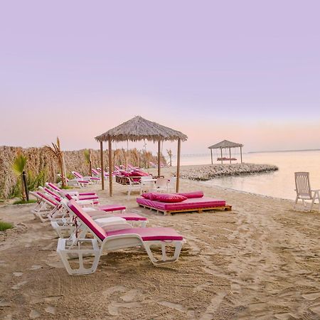 Lagoona Beach Luxury Resort And Spa Манама Екстер'єр фото Beach at the resort