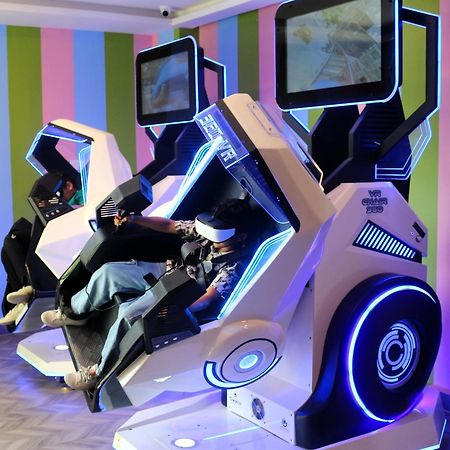 Lagoona Beach Luxury Resort And Spa Манама Екстер'єр фото A racing simulator
