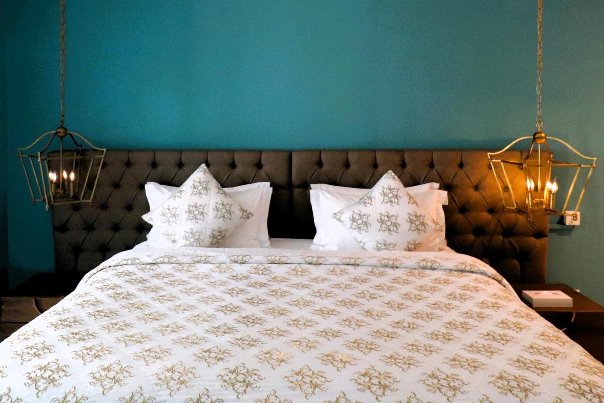 Lagoona Beach Luxury Resort And Spa Манама Екстер'єр фото A bed with a duvet