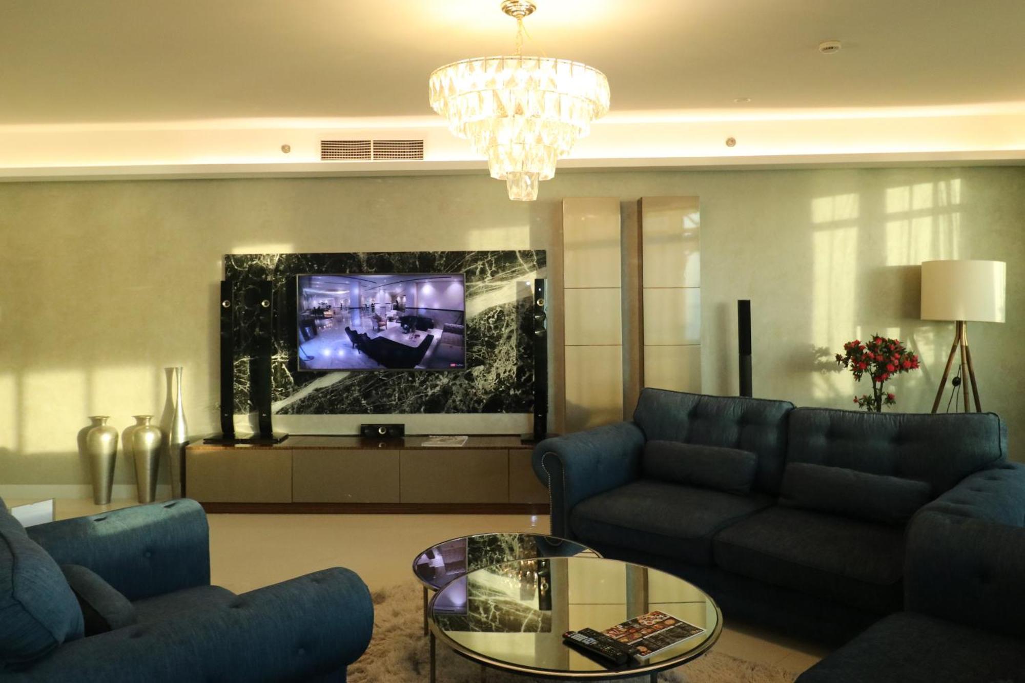 Lagoona Beach Luxury Resort And Spa Манама Екстер'єр фото A living room with a television